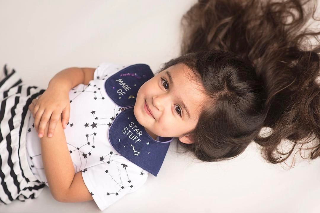 3-Year-Old Dresses Up As Famous Celebrities, And She’s Seriously Cute