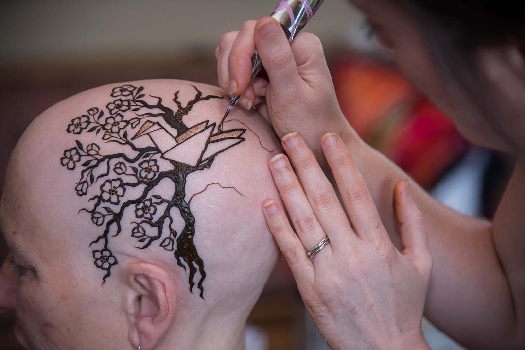 This Artist Donates Henna Crowns To Cancer Patients Gone Bald Due To Chemo