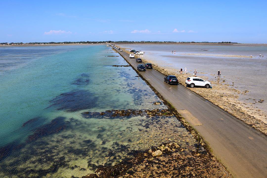 Rising Sea Engulfs This Road Twice A Day, Making It One Of The Most Dangerous Roads In The World